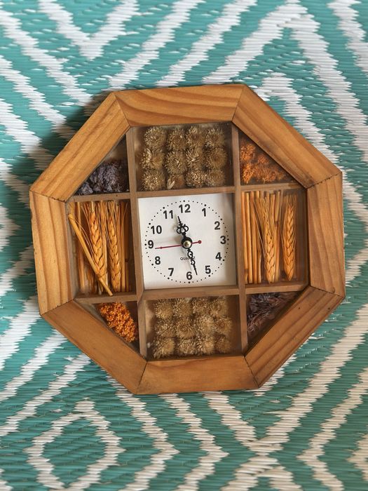 Ceas de perete lemn spice si flori uscate vintage Quartz