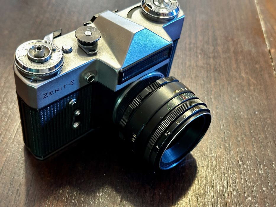 Зенит Е , перфектен, обектив М42 работещ