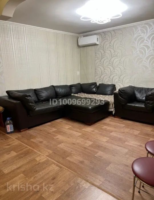 Продам кожаный диван с креслом