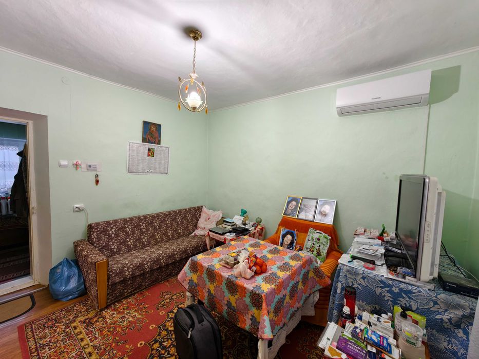 Casa cu curte de vanzare
