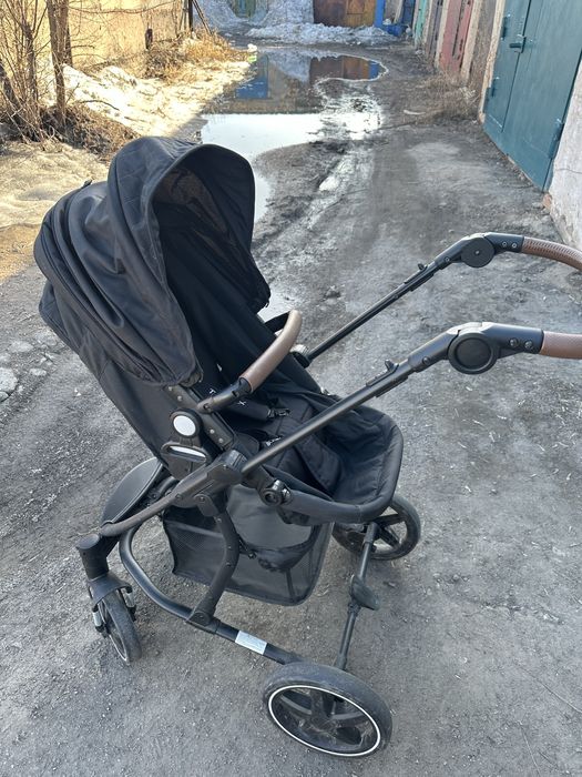 Продаю детскую коляску Tomix