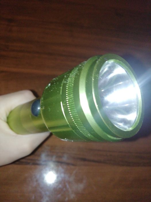 Фонарик продайу с батарейами