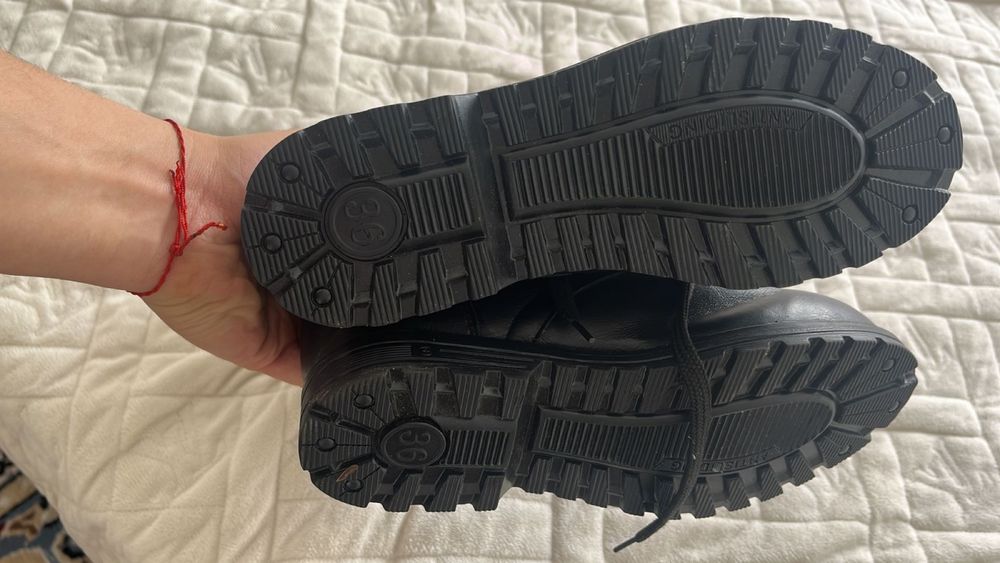 Берцы продам за 15 тыс 36 размер