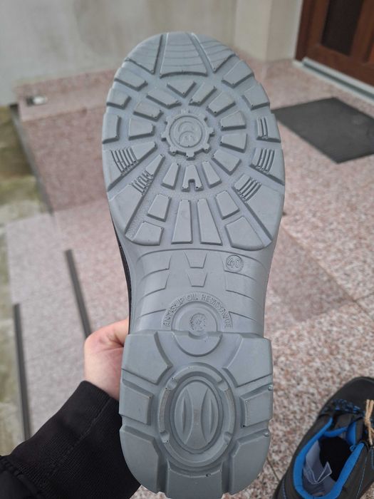 Vand Bocanci de lucru, marime 40, sunt NOI nefolositi