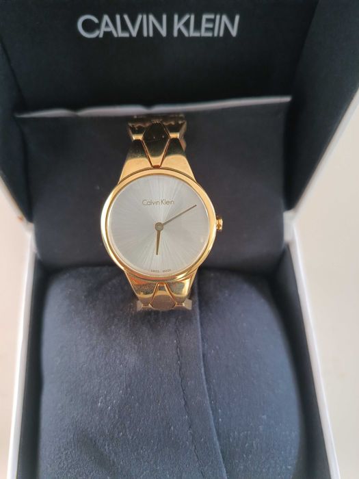 Луксозен дамски часовник ,,Calvin Klein"