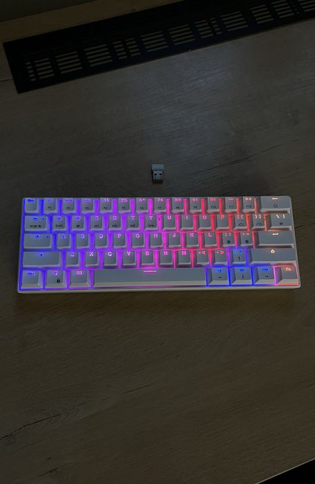 Беспроводная клавиатура с RGB подсветкой 60 процентов