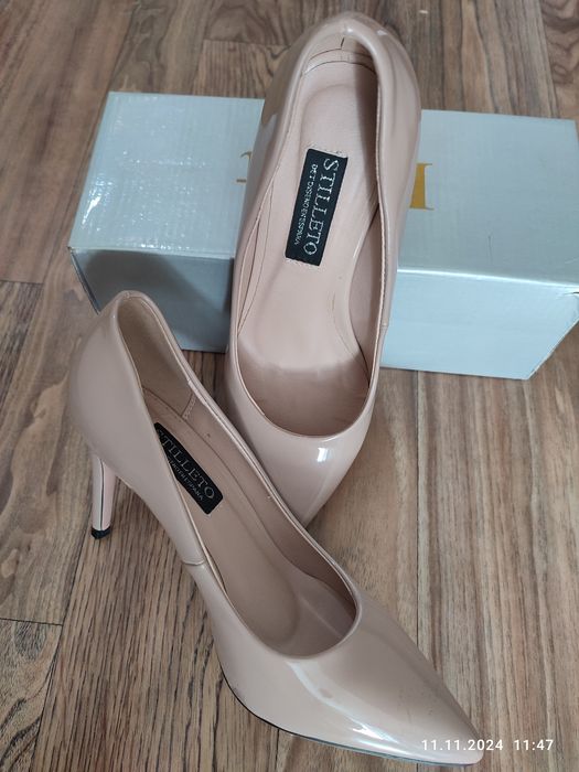 Продам туфли  , бежевый