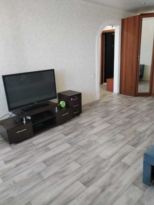 продам 1 ком квартиру в районе 8 школы