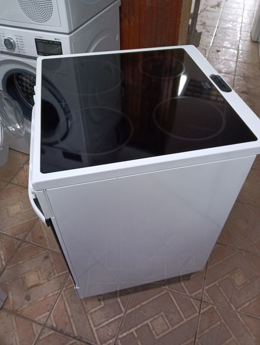 Като нова свободно стояща печка с керамичен плот Voss Electrolux с 2 години Гаранция!