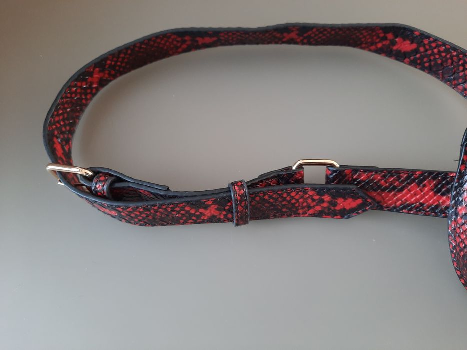 Borsetă elegantă cu curea