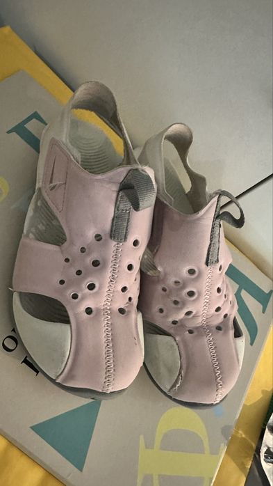Nike за момиче 31 номер.