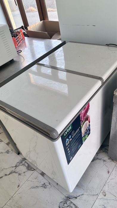 продается витрина холодильник сотилади