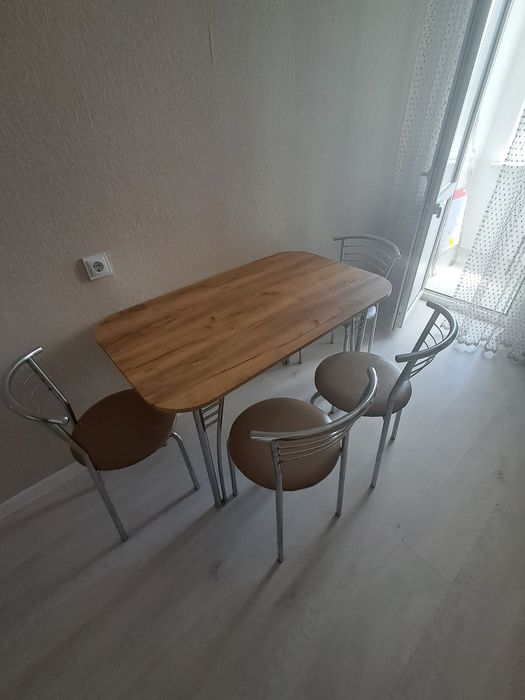 Продам стол со стульями