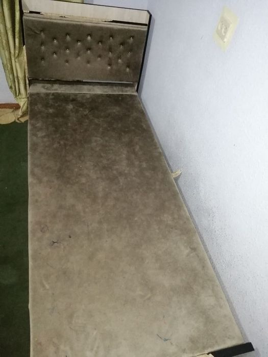 Шкаф .сандик.тумбо.2 одамлик диван (матраси йук) 1одамлик диван сотило