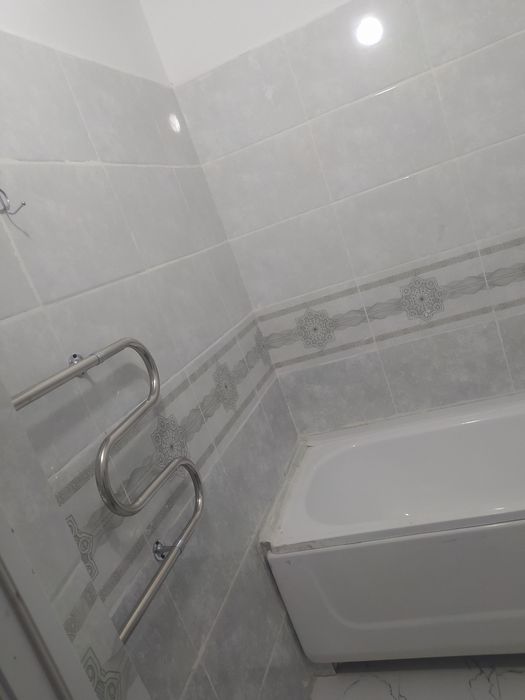 Termiz shahrida Kvartira 2 xonali muzsaroy oldida yangi uy odam yasham
