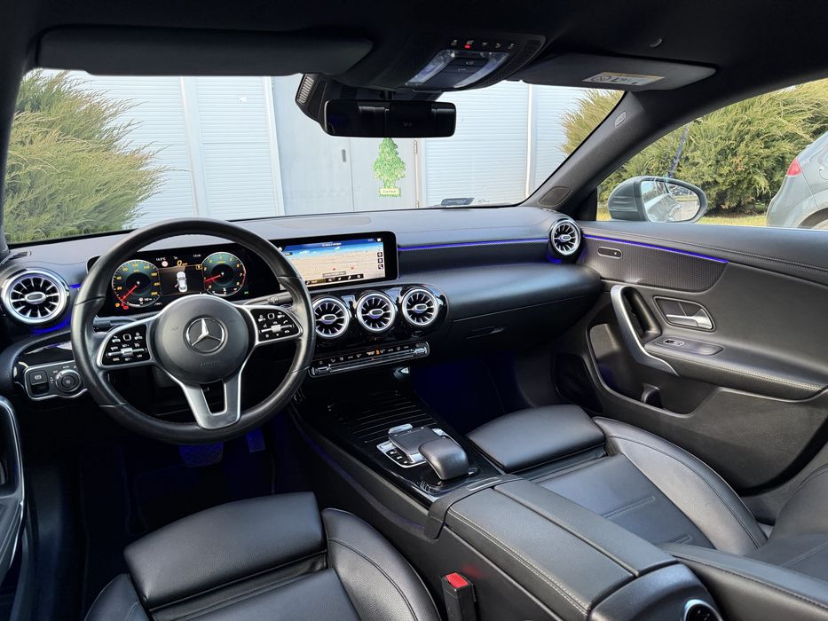 Mercedes-Benz~CLA 180~Burmester~Lumini Ambientale~Lane Assist~2020