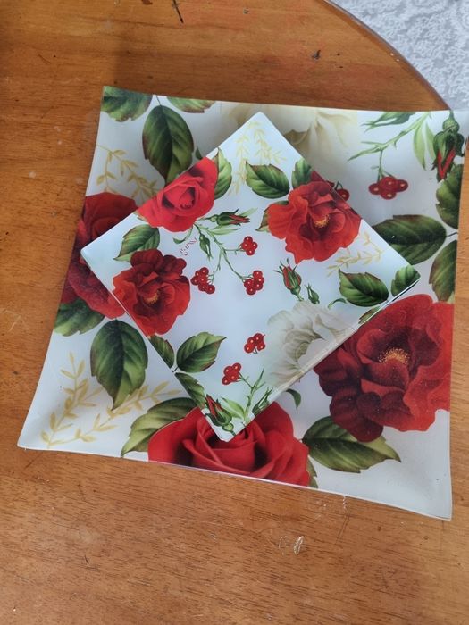 Тарелочки с розами, комплект