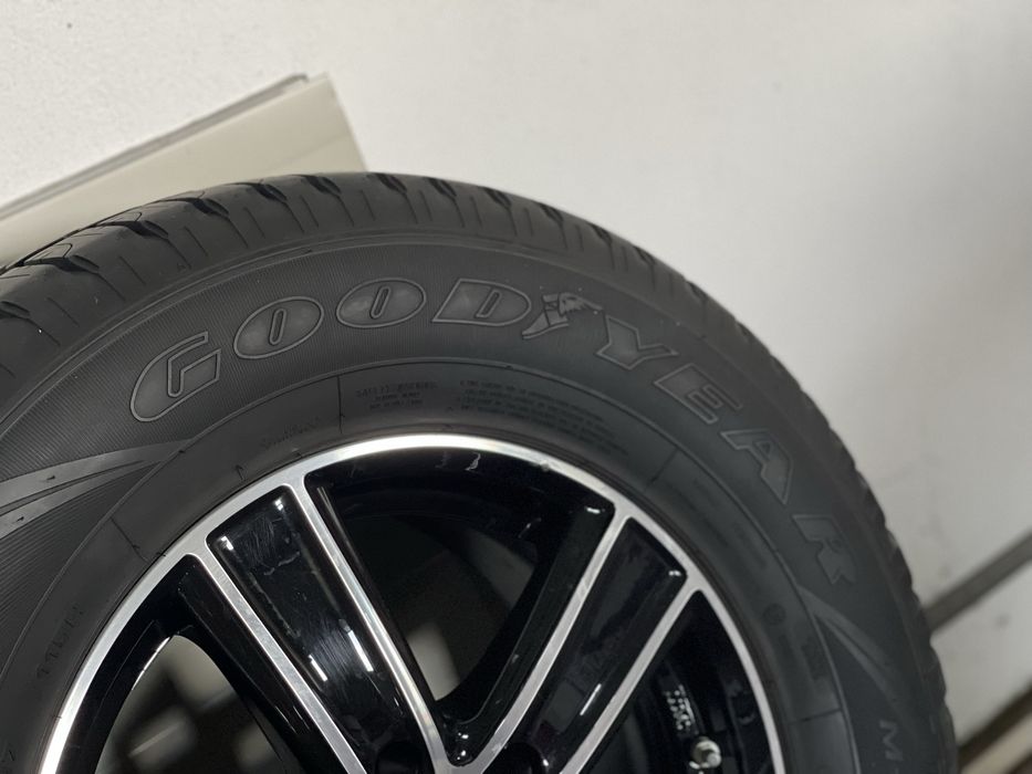 Vand jante aliaj Dezent TH Black + Anvelope all season Goodyear