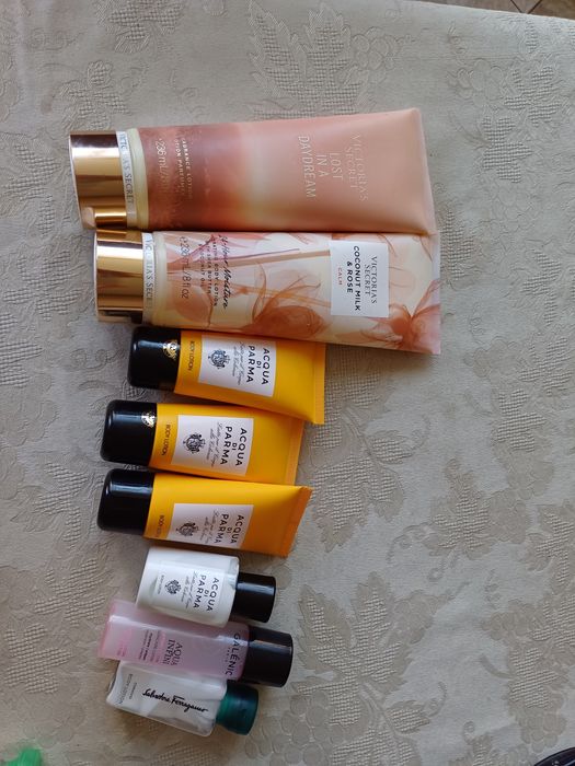 Оригинални дамски лосиони и душ гелове