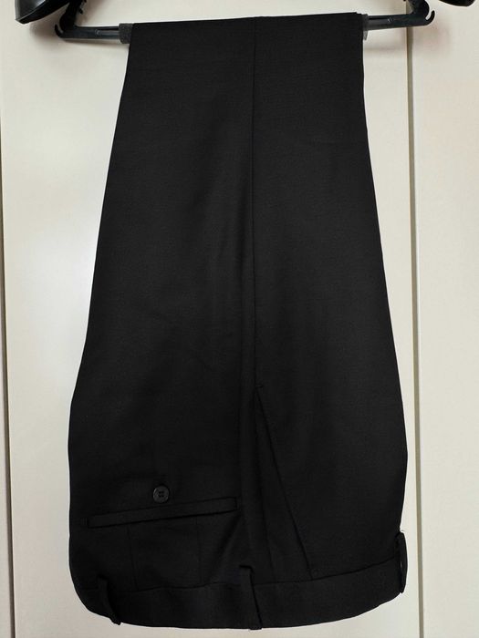 Официален черен мъжки костюм