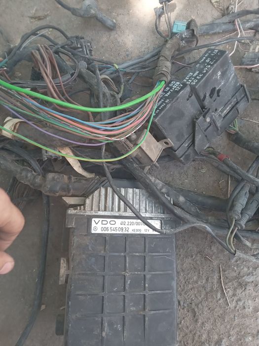 Продам запчасти 126 мерседес