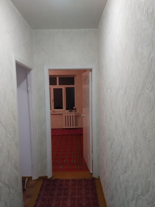 Чирчик шаҳрида 1 хона 2 хона қилинган квартира сотилади