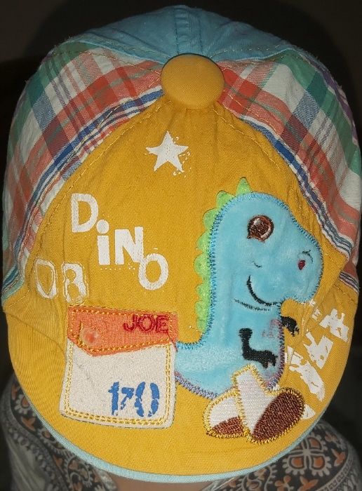 Кепочки разные на мальчика и девочку