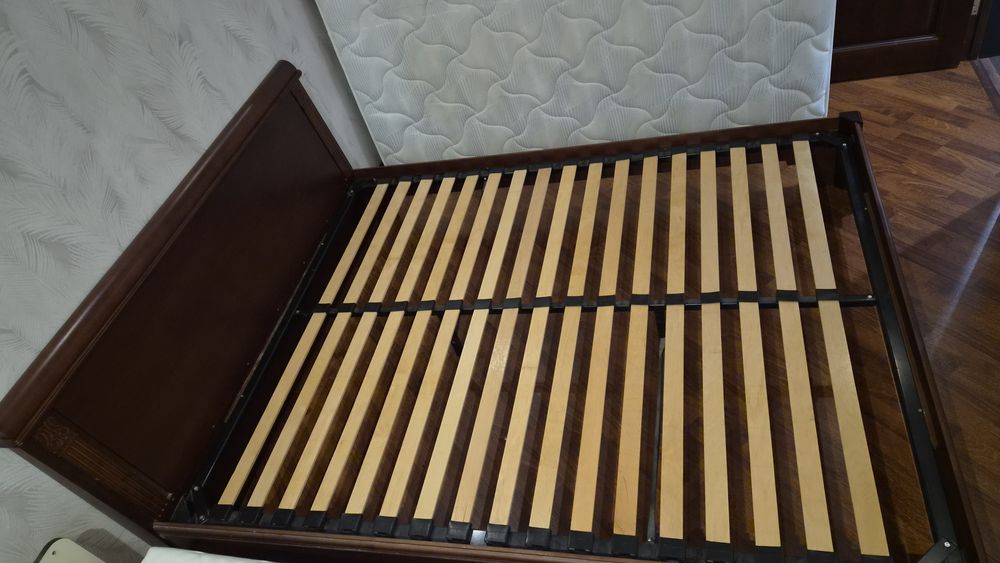 Продам двуспальную кровать