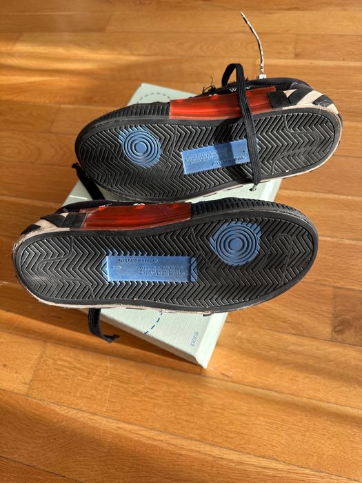 Off white , Toscablue