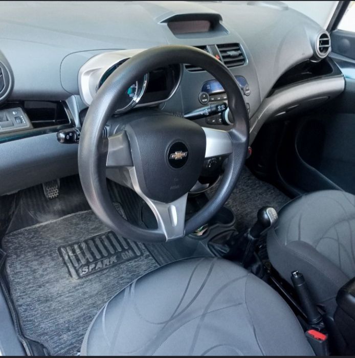 Spark moshinasi sotiladi