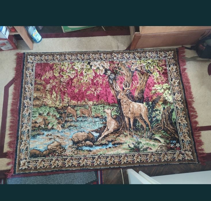 carpete persane și cuvertura cusuta manual.