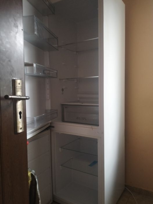 Frigider și aragaz cu butelie