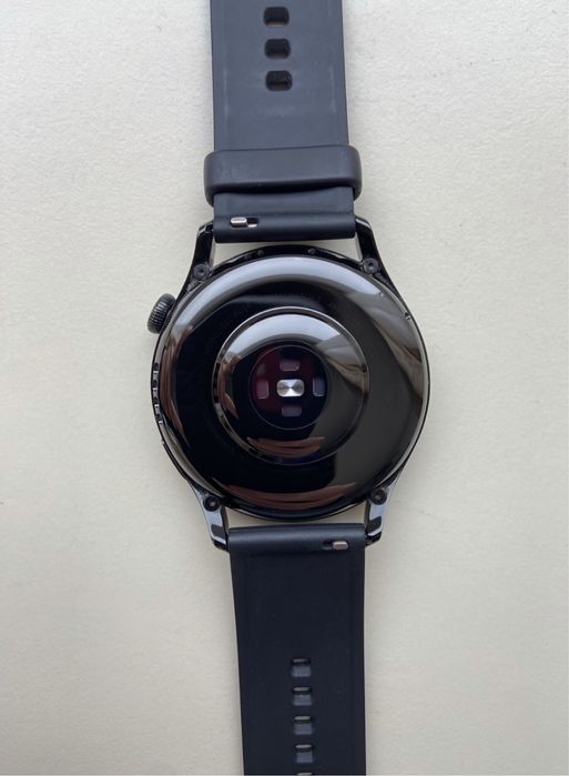 Смарт часовник Huawei Watch 3 22мм отлично състояние.