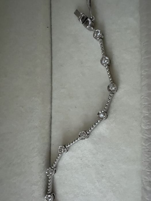 Гривна с диаманти