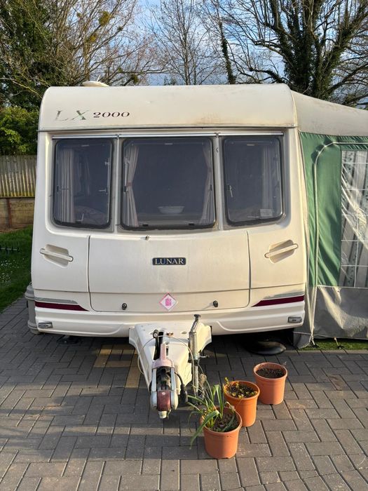 Rulotă Lunar XL2000 525 - 4/5 locuri  - FĂRĂ UMEZEALĂ