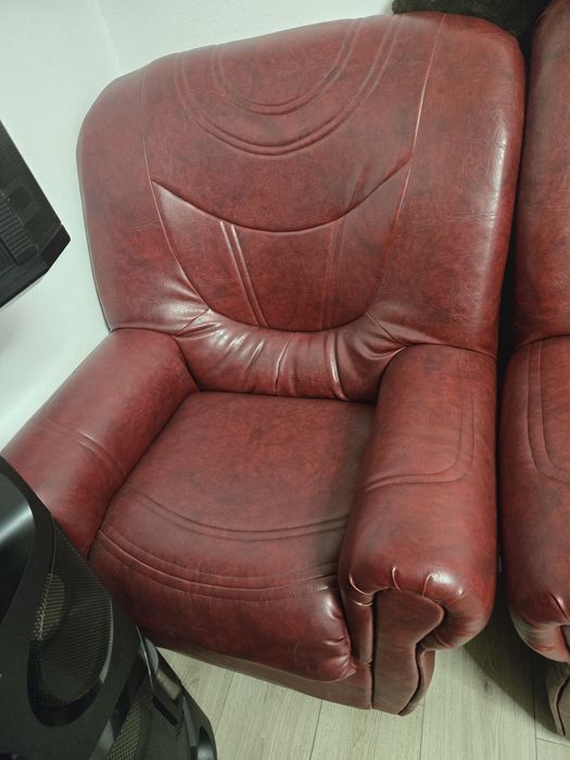 Vind doua fotoli plus o canapea