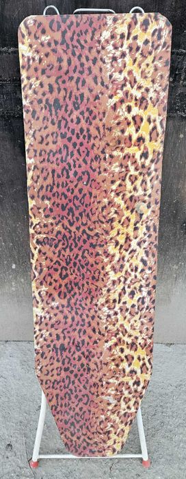 Гладильная доска.  Район 1000 мелочей