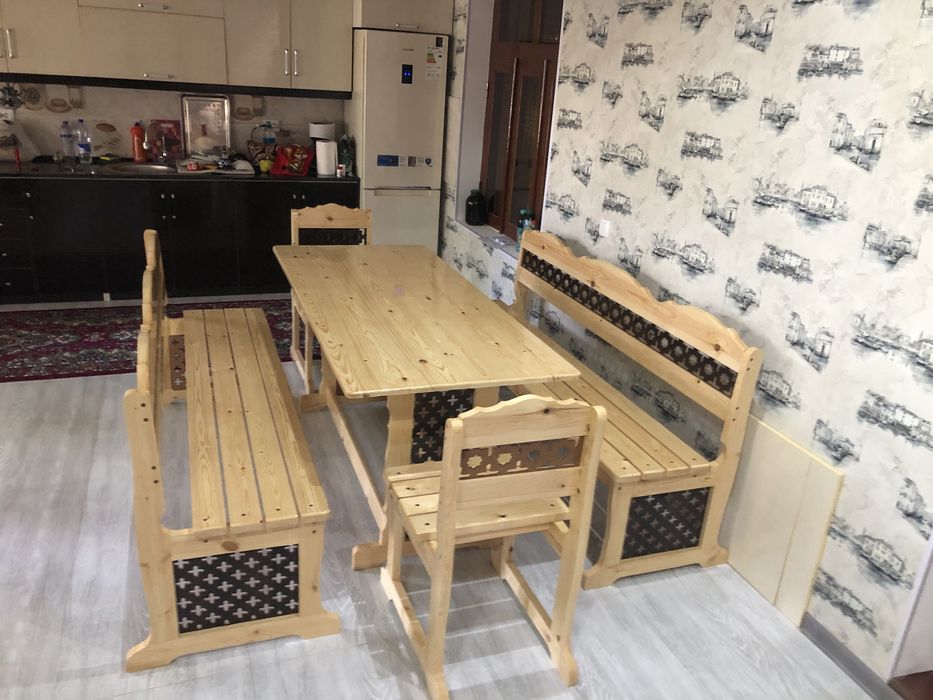 Ogirlangan telefonlardan yalangoch etuk ayollarning fotosuratlari