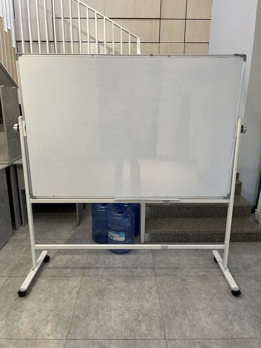 18 ta Stol stul o'quv markazi, ofis uchun parta va stullar va Doska