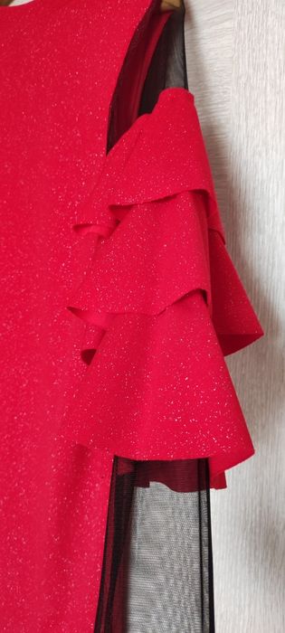 Страхотна рокля с брокат