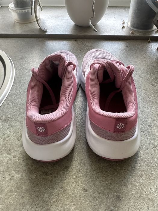 Оригинальни маратонки Nike 40.5 – нови, розови