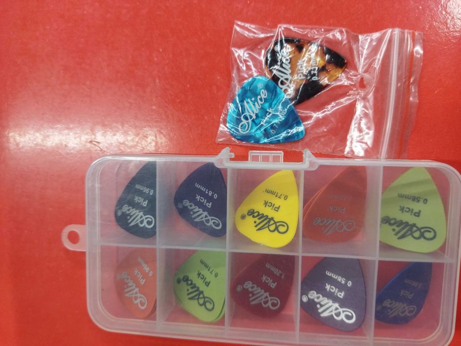 Гитара, чехлы, домбыра, ремешки