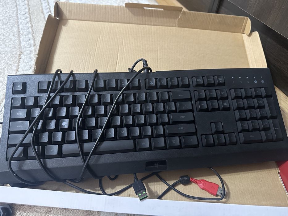 Продам игровые клавиатуры, мышки, коврик.