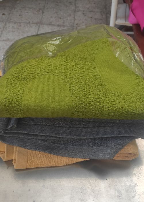 Жилетки дълги и блузони - ВЪЛНЕНИ, нови, високо качество