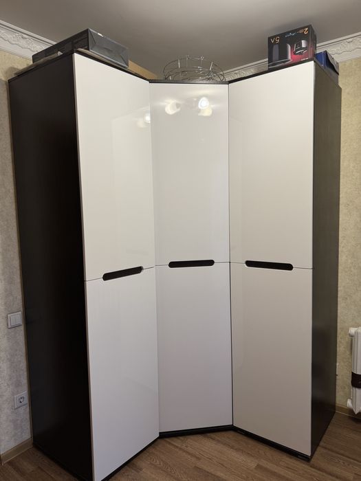 Продам шкаф угловой 80.000