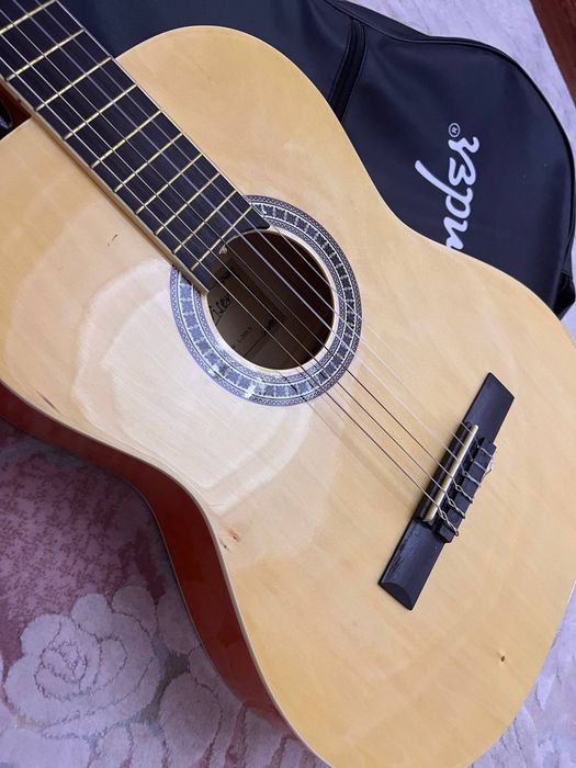 Deviser Classic — классическая гитара, отличное качество, чехол в пода