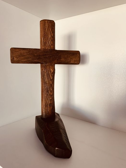 Стилизиран ръчно изработен кръст