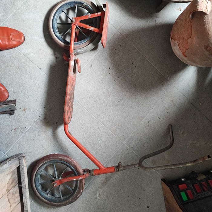 Стара ретро тротинетка