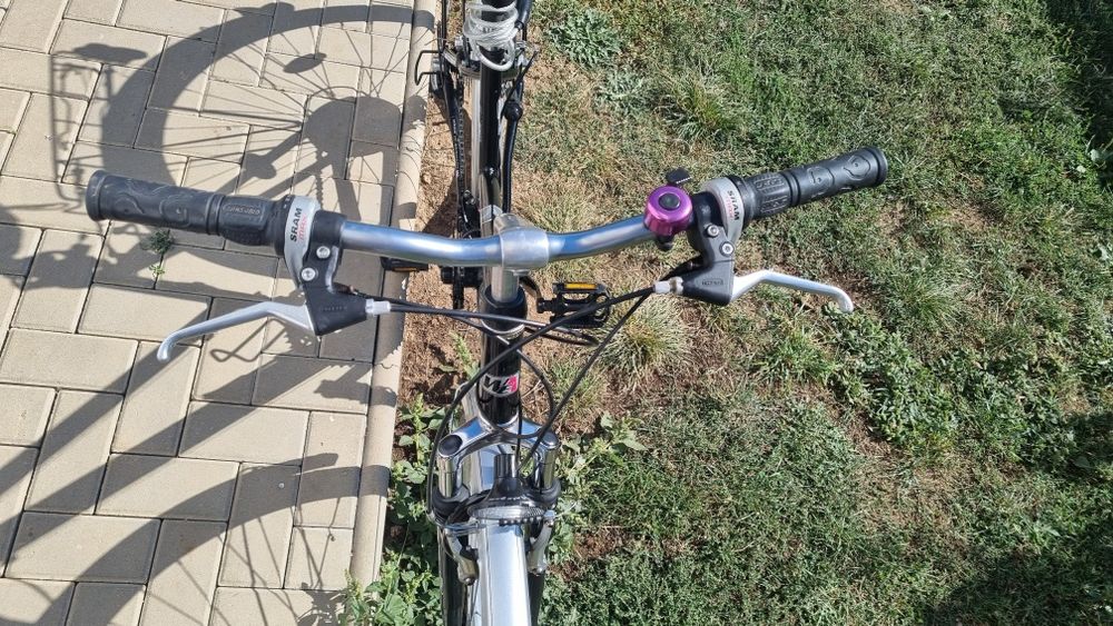 Vând bicicleta de femei