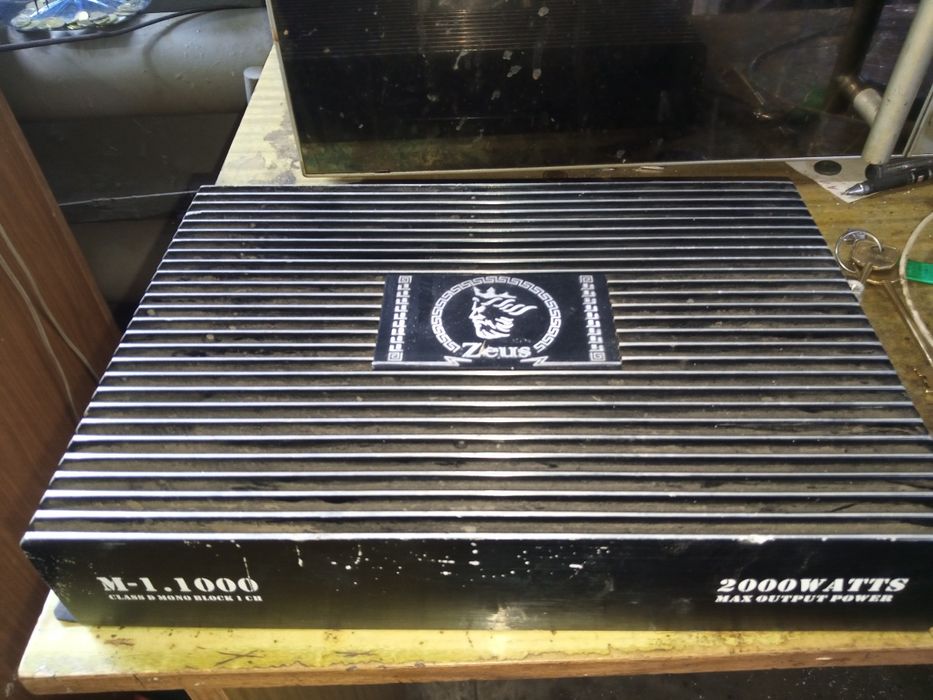 Продам усилок зевс